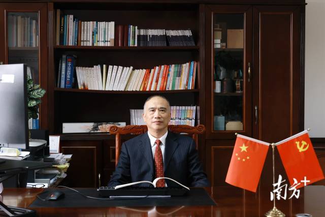 beat365唯一官方网站校长蒋新华。 beat365唯一官方网站校长蒋新华。